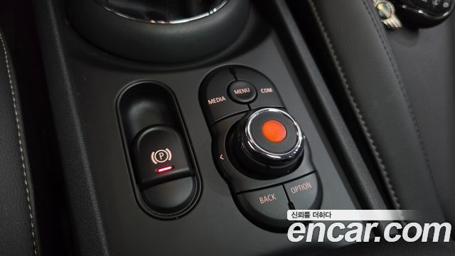 MINI Cooper Clubman Standard 2nd 2019 — фото 20