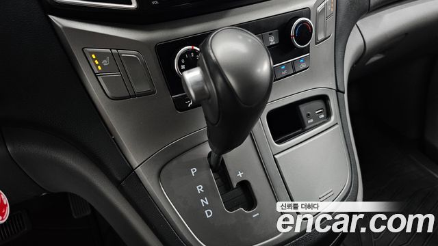 Hyundai Grand Starex Van 3-Seater Smart 2021 — фото 9