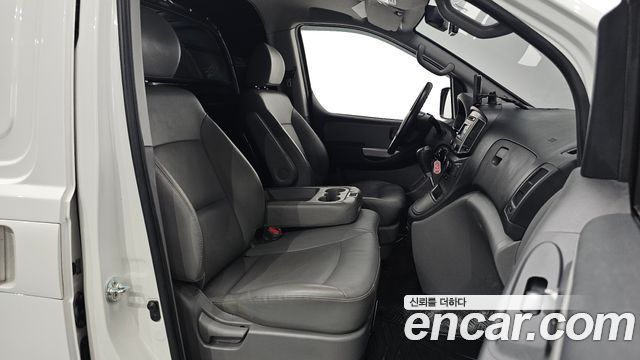 Hyundai Grand Starex Van 3-Seater Smart 2021 — фото 10