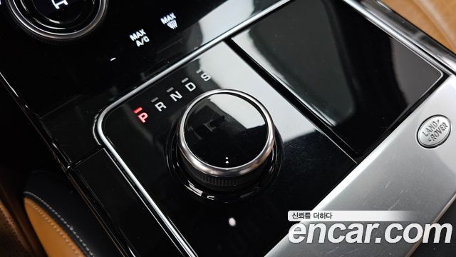 Land Rover Range Rover Velar 3.0 D300 R-Dynamic HSE 2019 — фото 9