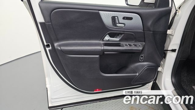 Mercedes-Benz GLB-Class (X247) GLB200 d 2021 — фото 24