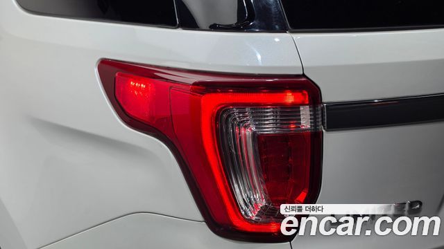 Ford Explorer 3.5 Limited 4WD 5th 2018 — фото 29