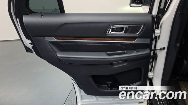 Ford Explorer 3.5 Limited 4WD 5th 2018 — фото 31