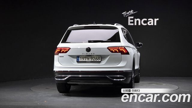 Volkswagen Tiguan Allspace 2.0 TSI Prestige 2023 — фото 4