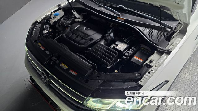 Volkswagen Tiguan Allspace 2.0 TSI Prestige 2023 — фото 6