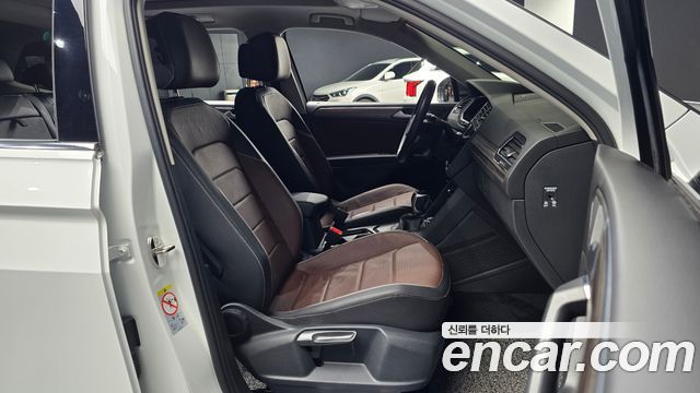 Volkswagen Tiguan Allspace 2.0 TSI Prestige 2023 — фото 10