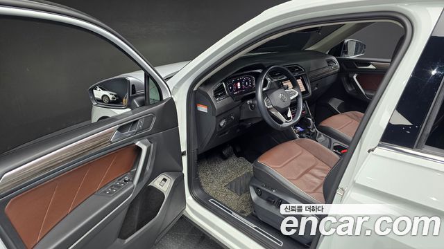 Volkswagen Tiguan Allspace 2.0 TSI Prestige 2023 — фото 11