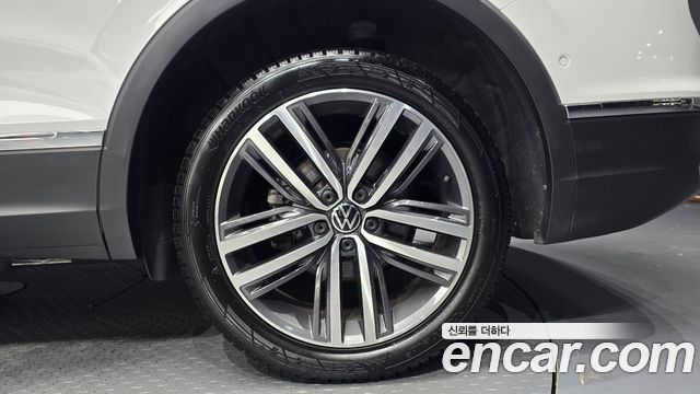 Volkswagen Tiguan Allspace 2.0 TSI Prestige 2023 — фото 21
