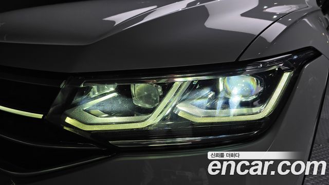 Volkswagen Tiguan Allspace 2.0 TSI Prestige 2023 — фото 22