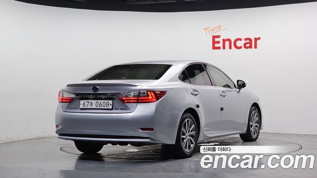Lexus ES300h Supreme XV60 2016 — фото 2