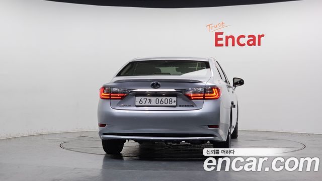 Lexus ES300h Supreme XV60 2016 — фото 4