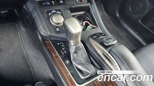 Lexus ES300h Supreme XV60 2016 — фото 9