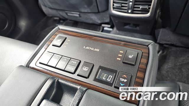 Lexus ES300h Supreme XV60 2016 — фото 18