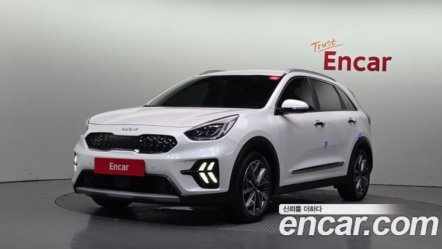 Kia Niro 1.6 HEV Signature 2022 — фото 1