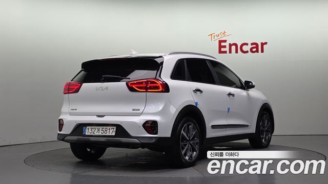 Kia Niro 1.6 HEV Signature 2022 — фото 2