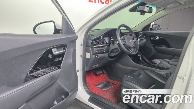 Kia Niro 1.6 HEV Signature 2022 — фото 11