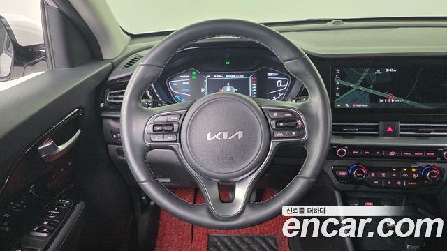 Kia Niro 1.6 HEV Signature 2022 — фото 14