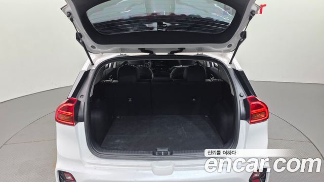 Kia Niro 1.6 HEV Signature 2022 — фото 20