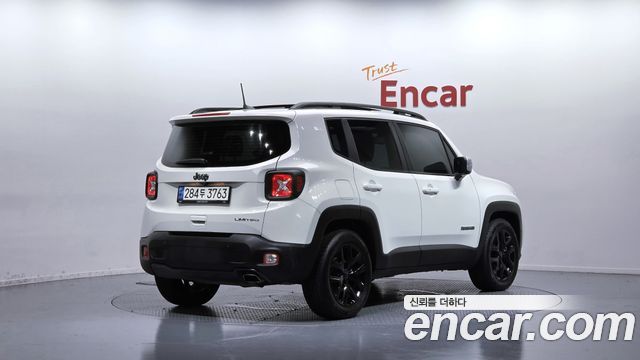 Jeep Renegade 1.3 Limited 2022 — фото 2