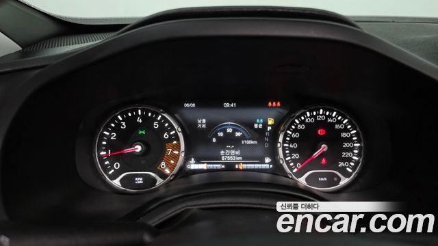 Jeep Renegade 1.3 Limited 2022 — фото 8