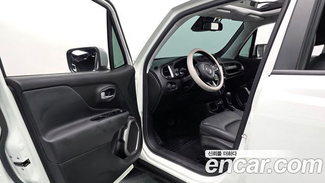Jeep Renegade 1.3 Limited 2022 — фото 10