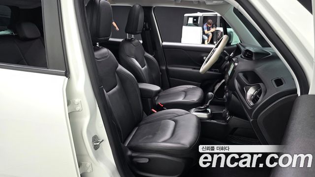 Jeep Renegade 1.3 Limited 2022 — фото 11