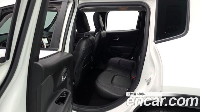 Jeep Renegade 1.3 Limited 2022 — фото 12