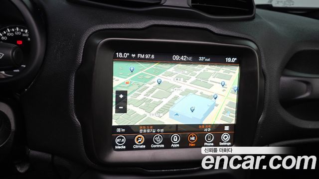 Jeep Renegade 1.3 Limited 2022 — фото 14
