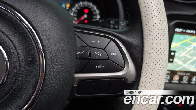 Jeep Renegade 1.3 Limited 2022 — фото 17