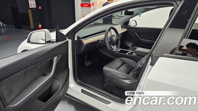 Tesla Model Y Long Range AWD 2021 — фото 10