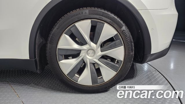 Tesla Model Y Long Range AWD 2021 — фото 26