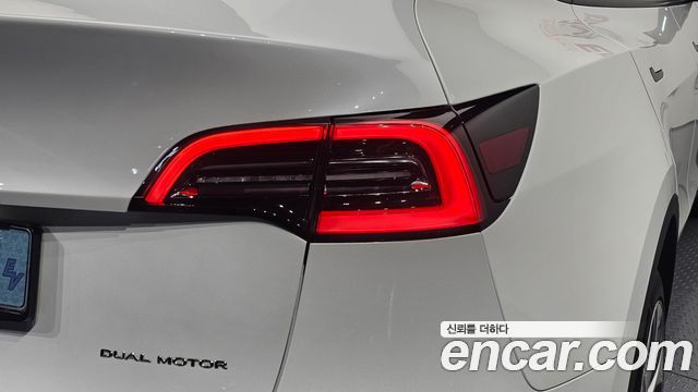 Tesla Model Y Long Range AWD 2021 — фото 28