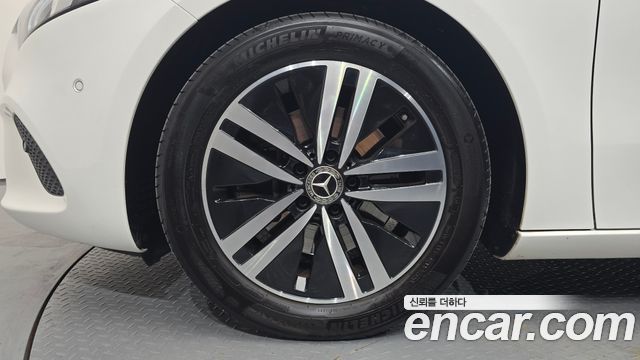 Mercedes-Benz A-Class (W177) A220 Sedan 2021 — фото 5