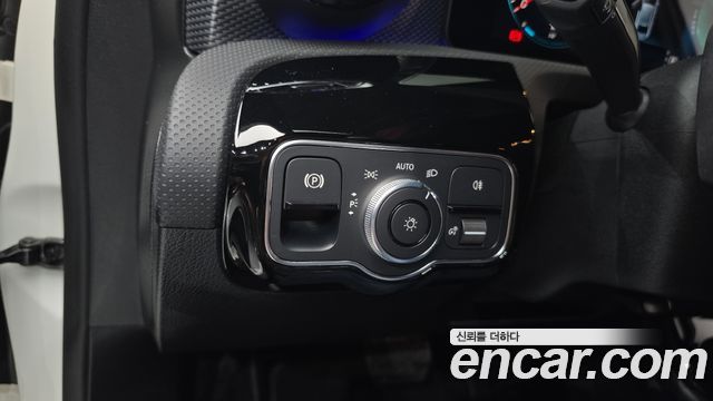 Mercedes-Benz A-Class (W177) A220 Sedan 2021 — фото 16
