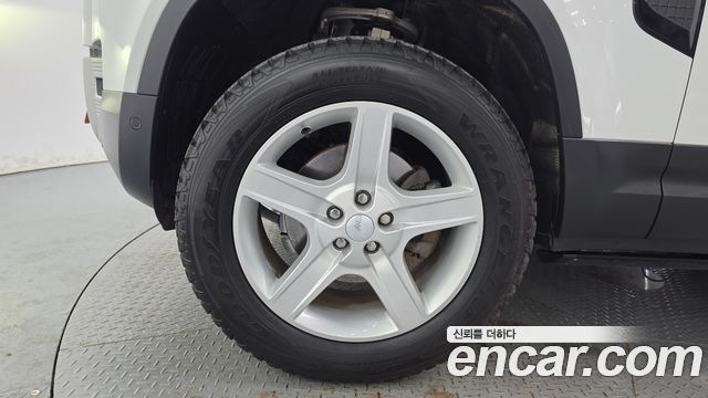 Land Rover Defender (L663) 90 D250 SE 2023 — фото 5