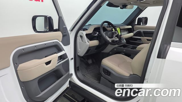 Land Rover Defender (L663) 90 D250 SE 2023 — фото 10