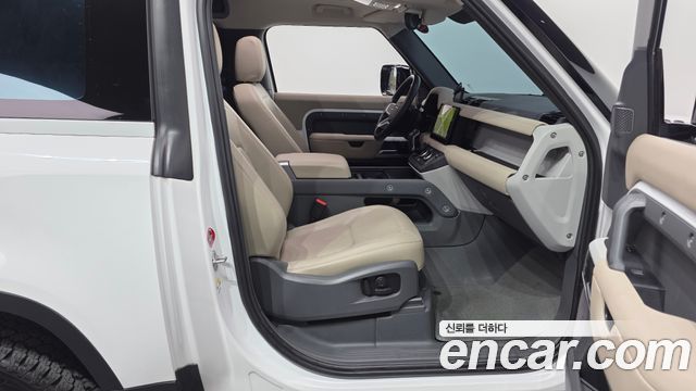 Land Rover Defender (L663) 90 D250 SE 2023 — фото 11