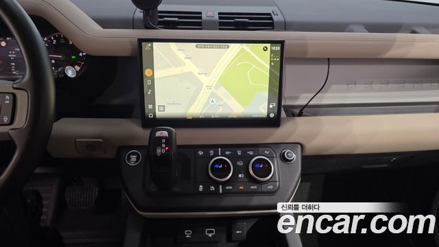 Land Rover Defender (L663) 90 D250 SE 2023 — фото 15