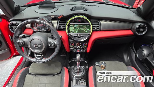 MINI Cooper S Convertible JCW 3rd 2019 — фото 7