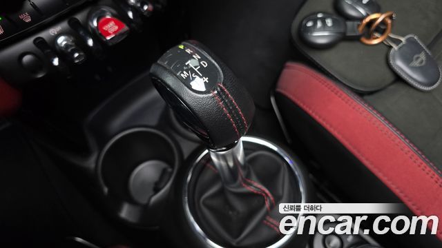 MINI Cooper S Convertible JCW 3rd 2019 — фото 9