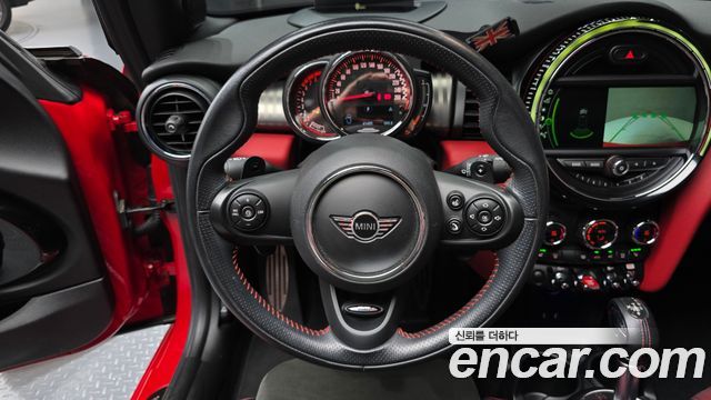 MINI Cooper S Convertible JCW 3rd 2019 — фото 12