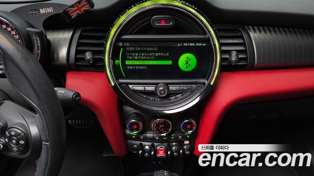 MINI Cooper S Convertible JCW 3rd 2019 — фото 13