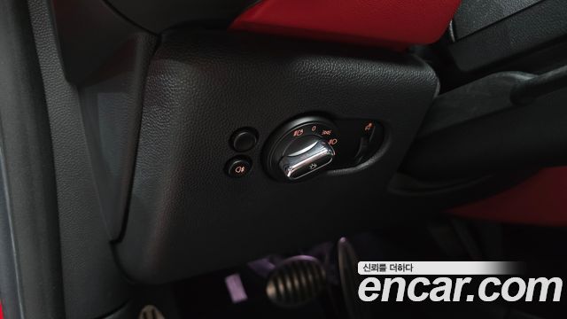 MINI Cooper S Convertible JCW 3rd 2019 — фото 15