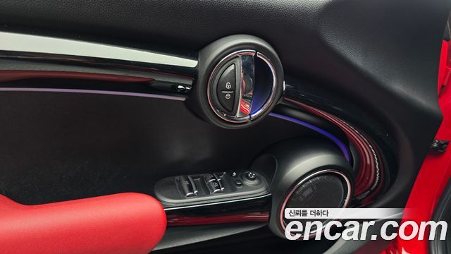 MINI Cooper S Convertible JCW 3rd 2019 — фото 16