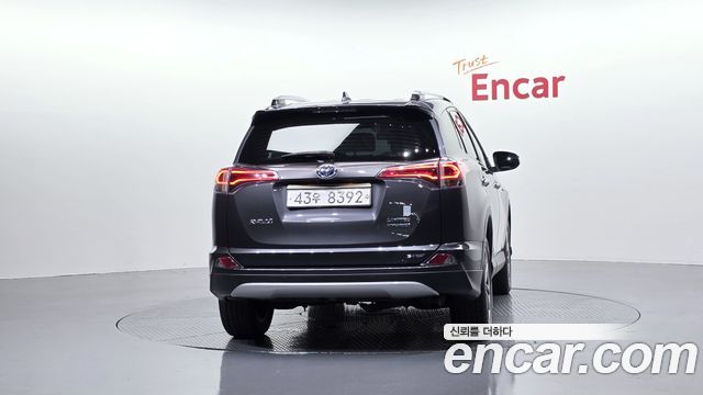 Toyota RAV4 2.5 4WD Hybrid 4th 2018 — фото 4