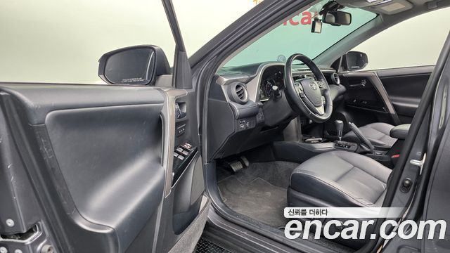 Toyota RAV4 2.5 4WD Hybrid 4th 2018 — фото 10