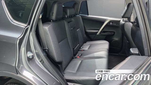 Toyota RAV4 2.5 4WD Hybrid 4th 2018 — фото 11