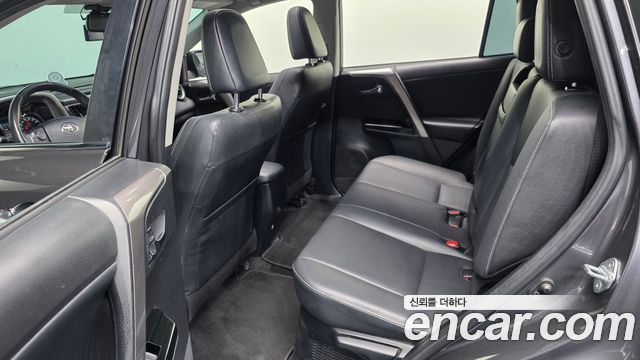 Toyota RAV4 2.5 4WD Hybrid 4th 2018 — фото 12