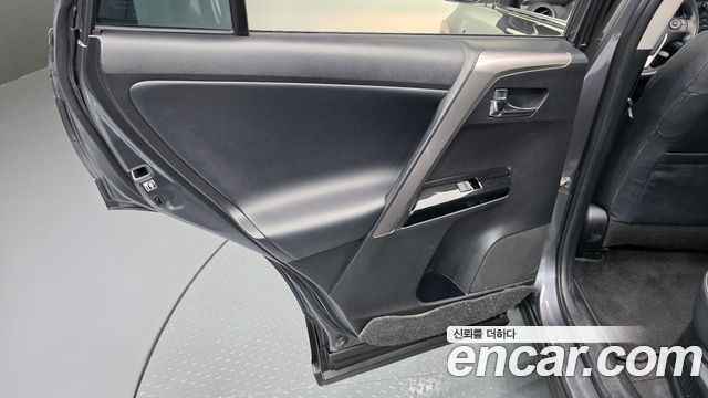 Toyota RAV4 2.5 4WD Hybrid 4th 2018 — фото 25