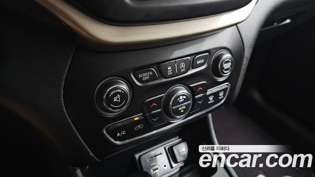 Jeep Cherokee (KL) 2.0 Diesel Longitude AWD 2015 — фото 17